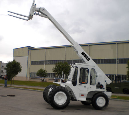 Telehandler alimentato motore con i comandi della leva di comando